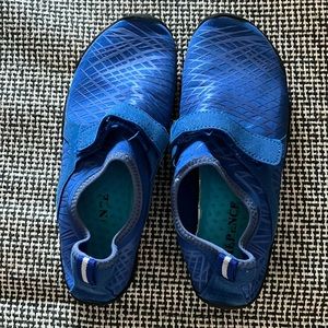 Blue Kids Water Shoes Quick Dry Size 6M Big Kids